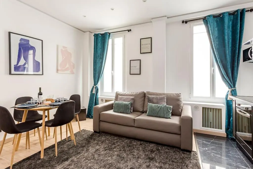 Suite Paris, Tour Eiffel, Champs Elysees Apartment
