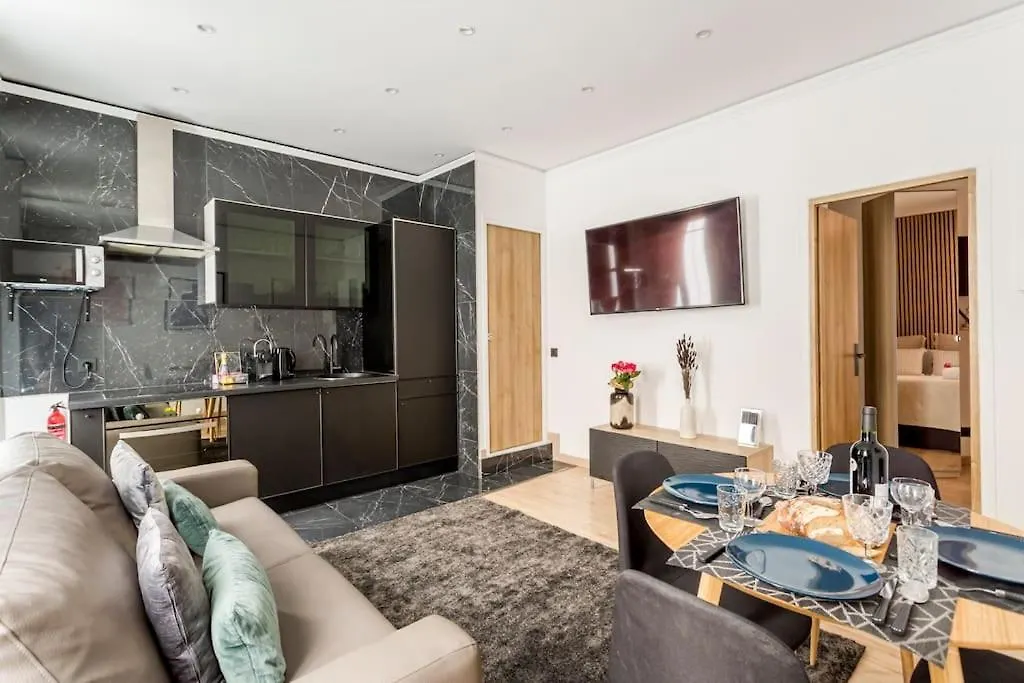 Suite Paris, Tour Eiffel, Champs Elysees 0*, Paris France