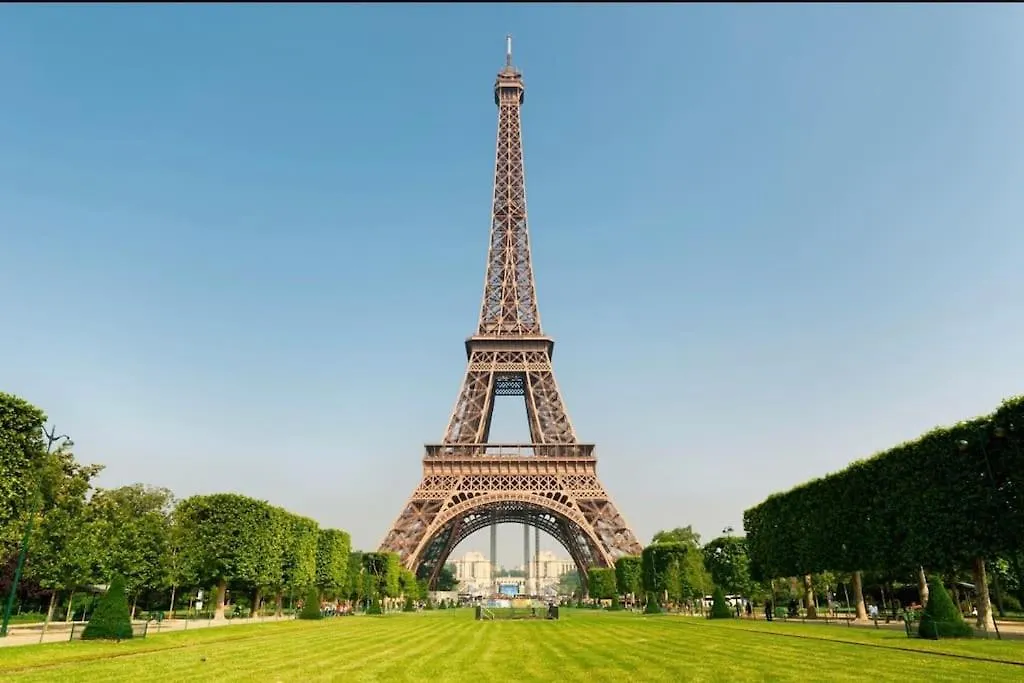 Apartment Suite Paris, Tour Eiffel, Champs Elysees France