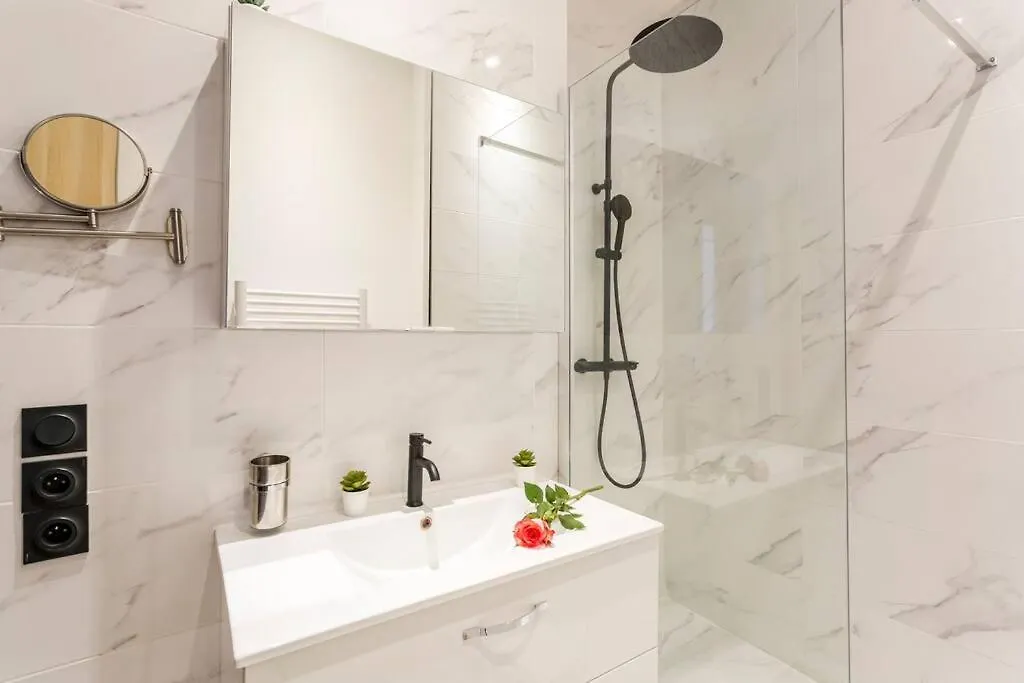 Suite Paris, Tour Eiffel, Champs Elysees 0*, Paris